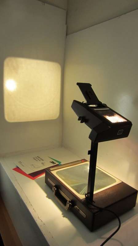 3M 6201 / 6202 Vintage Suitcase Fold Out Overhead Projector Complete Inside Hard Shell Case