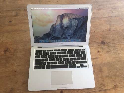 MacBook Air 13-inch, 2GB, 128 GB hard drive and 1.86 GHz, perfect working condition.