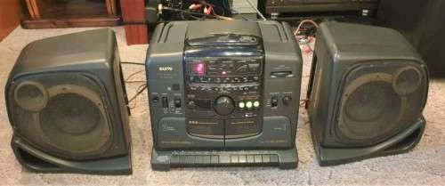 SANYO portable Boombox system M966DSR