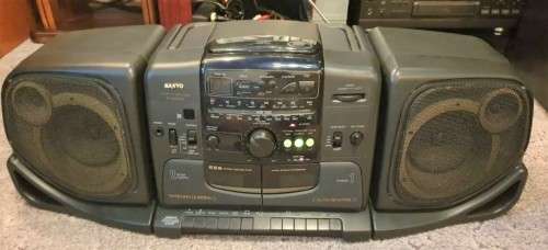 SANYO portable Boombox system M966DSR