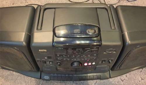 SANYO portable Boombox system M966DSR