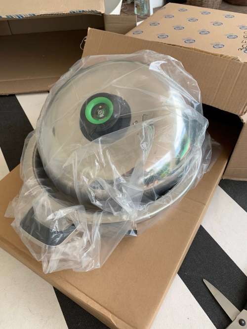 Electric Frying Pan, AMC 30cm as new in 100% condition.