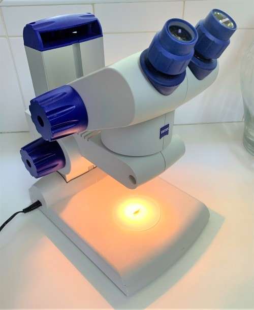 Carl Zeiss Stemi DV4 Stereo Microscope with Stand, retails for over R20 000.00