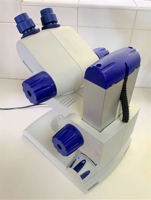 Carl Zeiss Stemi DV4 Stereo Microscope with Stand, retails for over R20 000.00