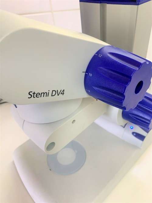 Carl Zeiss Stemi DV4 Stereo Microscope with Stand, retails for over R20 000.00