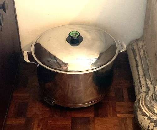 40cm AMC Cookware electric Magnum, the big one retails for R13 300.