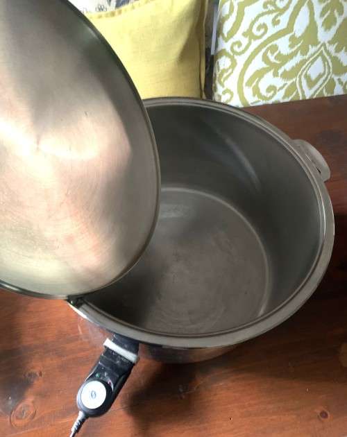 40cm AMC Cookware electric Magnum, the big one retails for R13 300.