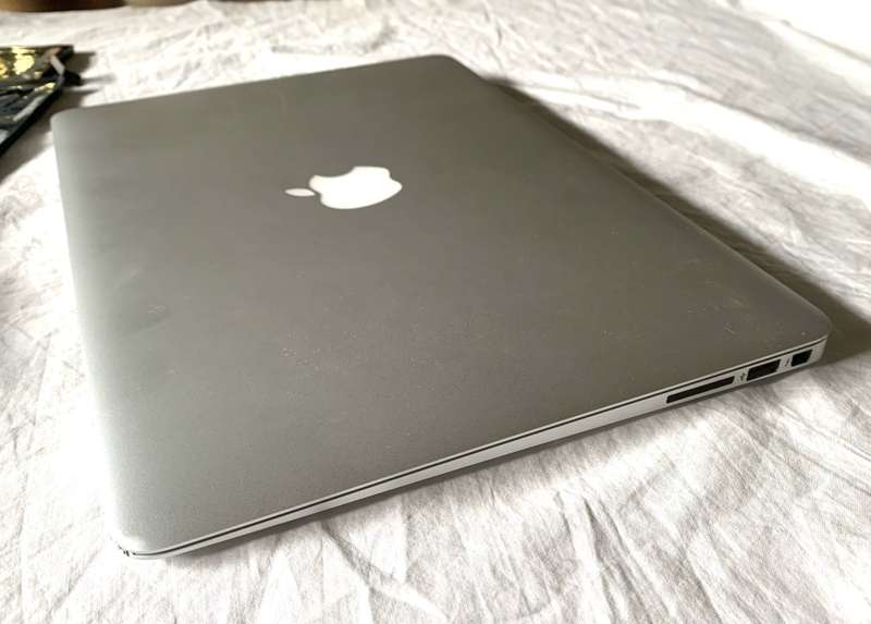 MacBook Air 13` 2017 model, new battery, cycle count 2, see actual photos.