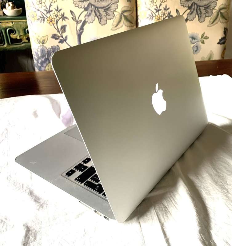MacBook Air 13` 2017 model, new battery, cycle count 2, see actual photos.