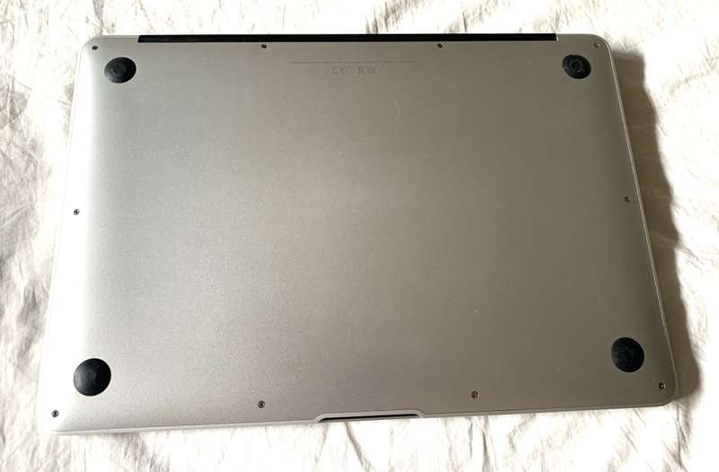 MacBook Air 13` 2017 model, new battery, cycle count 2, see actual photos.