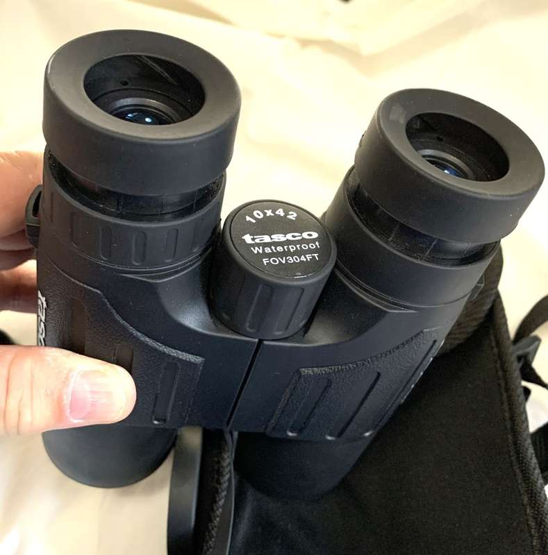 Tasco 10x42 Roof Prism Waterproof Binocular, as new never used outdoors.