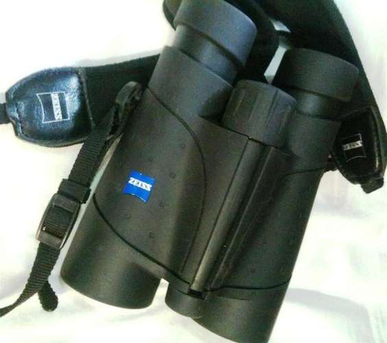 Carl Zeiss Victory 10x40B T*P* Binoculars - Waterproof, Armored & Nitrogen Purged.