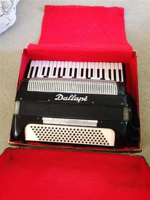 Dallape SuperMaestro Professional Accordion, Italy: No152 one of the best instruments ever made.