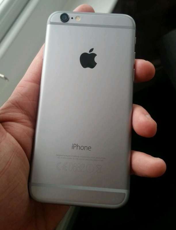 iPhone 6 - 64gb - space gray with black face - great condition a 9.8 out of 10