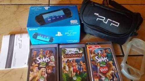 PSP CONSOLE WITH CARRY BAG X3 GAMES AND 8g Memory Card