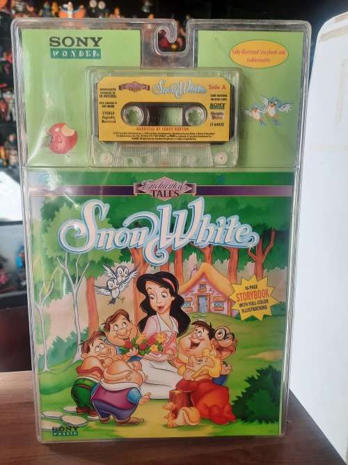 1994 VINTAGE ENCHANTED TALES `SNOW WHITE` BOOK