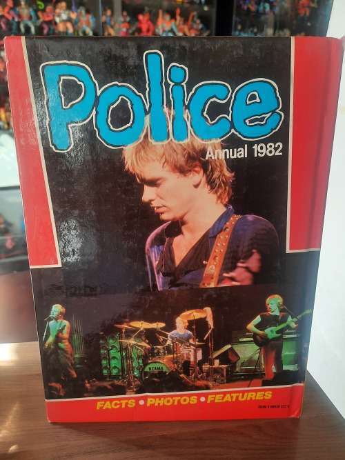 1982 VINTAGE POLICE ANNUAL BOOK