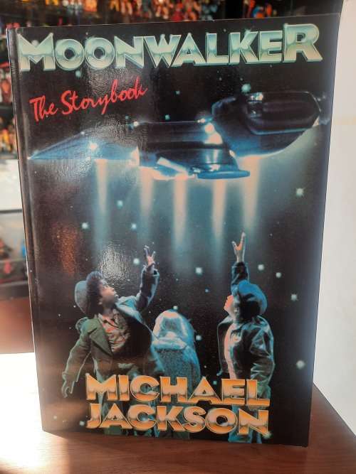 1989 VINTAGE MICHAEL JACKSON MOONWALKER BOOK