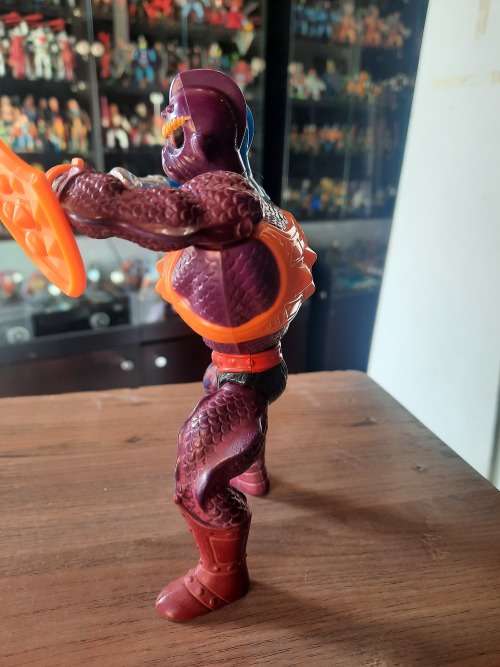 1985 Complete Two Bad Round Back of He-Man-Masters of the Universe (MOTU) Vintage Figure #446