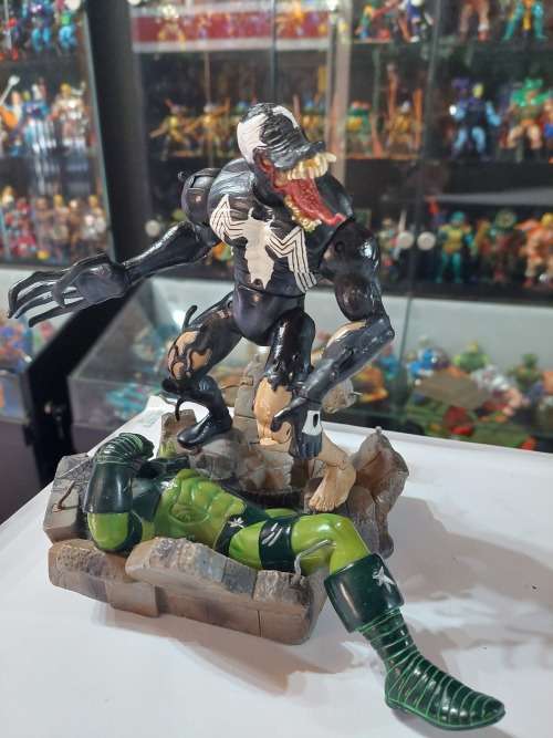 2001 Toy Biz Marvel Legends `VENOM`Action Figure