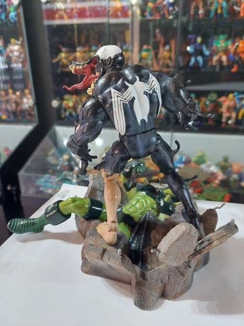 2001 Toy Biz Marvel Legends `VENOM`Action Figure