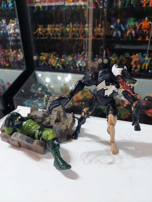 2001 Toy Biz Marvel Legends `VENOM`Action Figure