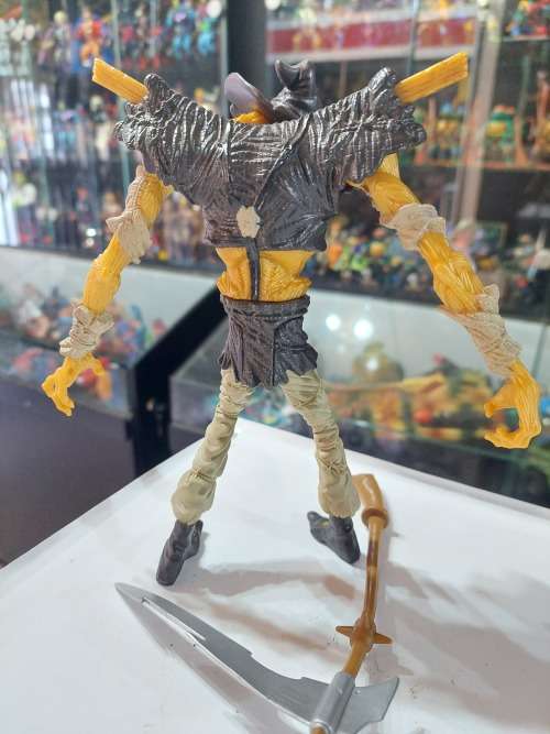 1996 Legends Of Dark Knight Complete Twister Strike Scarecrow Action Figure