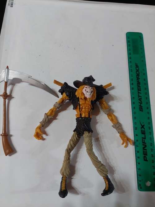 1996 Legends Of Dark Knight Complete Twister Strike Scarecrow Action Figure