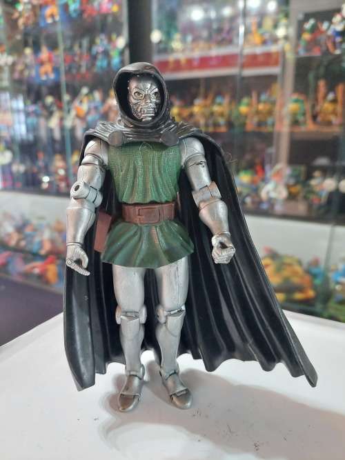 2004 Toy Biz Marvel Legends Dr.Doom Action Figure