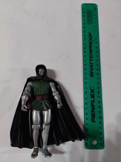 2004 Toy Biz Marvel Legends Dr.Doom Action Figure