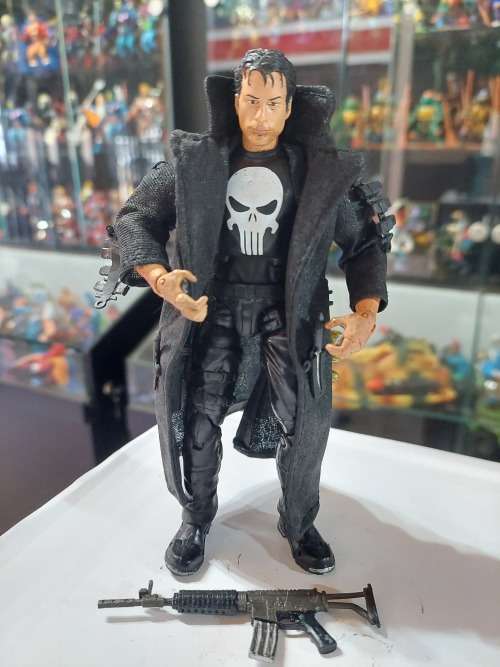 2004 Toy Biz Marvel Legends THE PUNISHER Action Figure