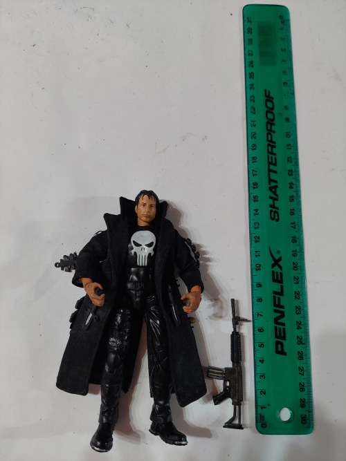 2004 Toy Biz Marvel Legends THE PUNISHER Action Figure