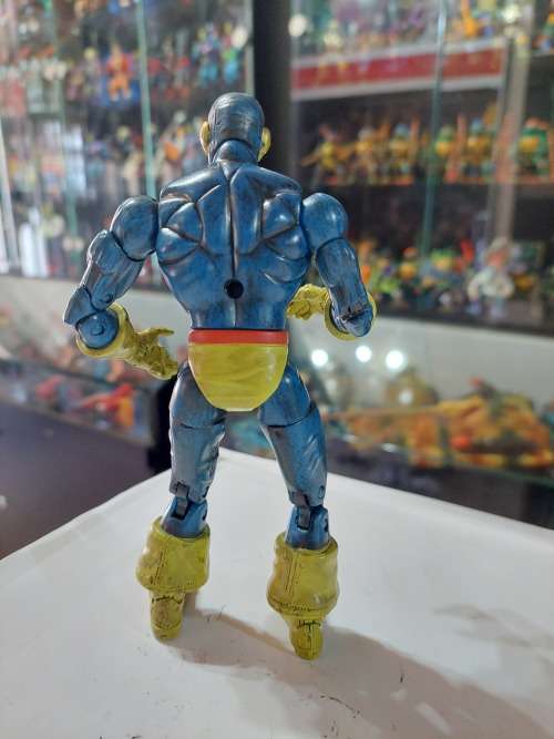 2005 Toy Biz Marvel Legends CYCLOPS Action Figure