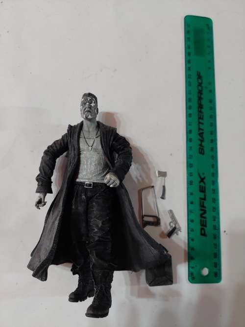 2005 Complete NECA SIN CITY MARV Action Figure