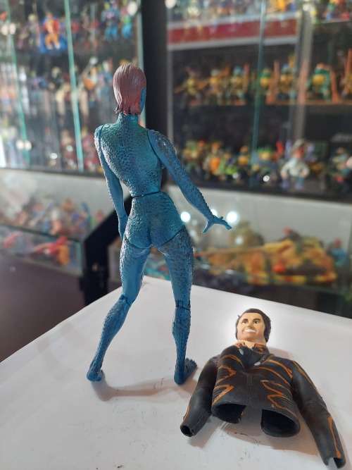 2001 Toy Biz Marvel Legends MYSTIQUE Action Figure