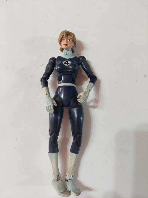 2004 Toy Biz Marvel Legends INVISIBLE WOMAN Action Figure