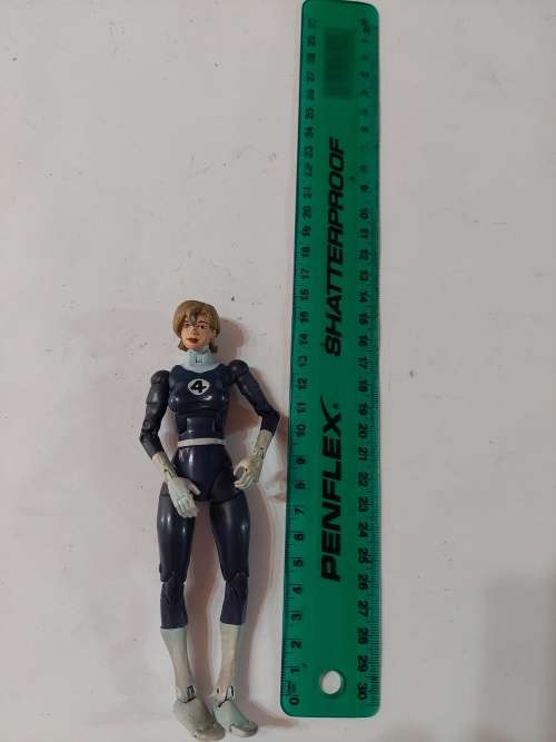 2004 Toy Biz Marvel Legends INVISIBLE WOMAN Action Figure