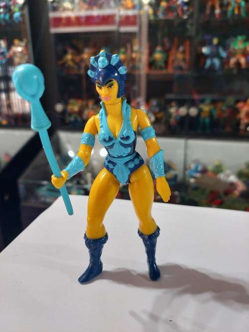 1982 Complete Evil-Lyn of He-Man-Masters of the Universe 20 (MOTU) Vintage Figure
