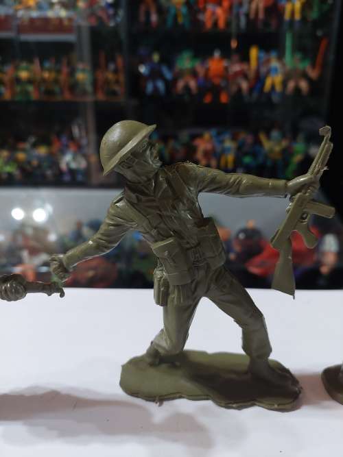 Vintage LOUIS MARX WW2 BRITISH SOLDIERS Vintage Figures