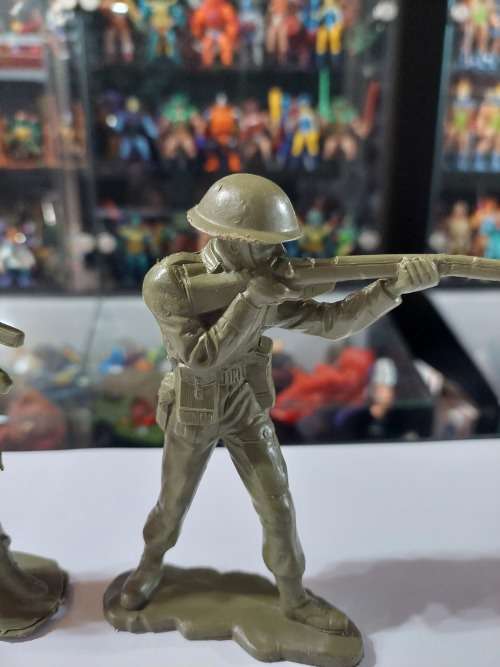 Vintage LOUIS MARX WW2 BRITISH SOLDIERS Vintage Figures