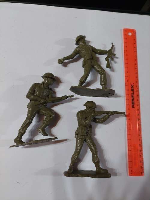 Vintage LOUIS MARX WW2 BRITISH SOLDIERS Vintage Figures