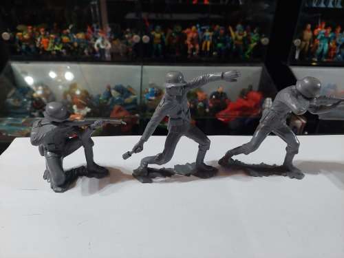 Vintage LOUIS MARX SOLDIERS Vintage Figures