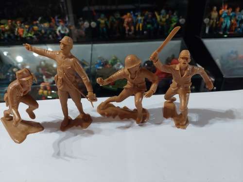 Vintage LOUIS MARX SOLDIERS Vintage Figures