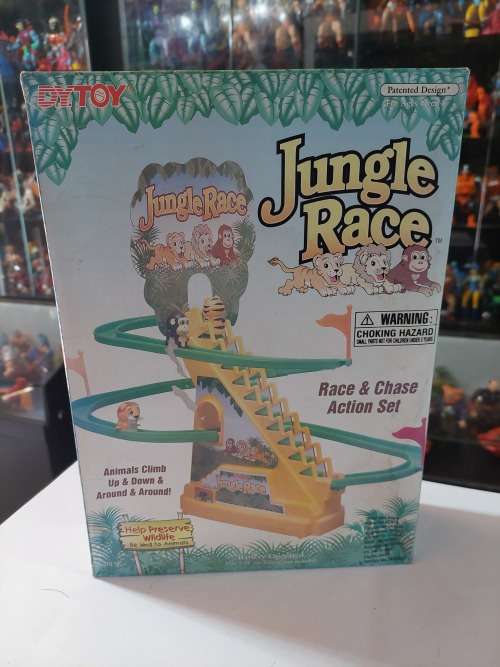 JUNGLE RACE `RACE AND CHASE ACTION SET`