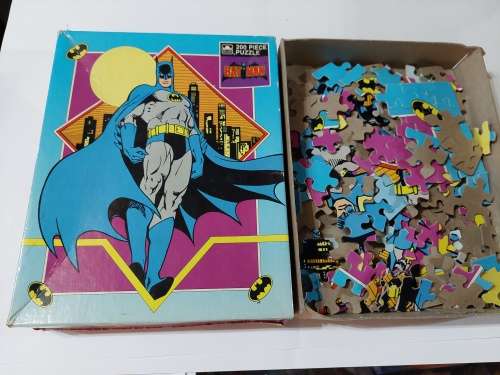 1989 Complete BAT MAN 200 Piece Puzzle Vintage Figures