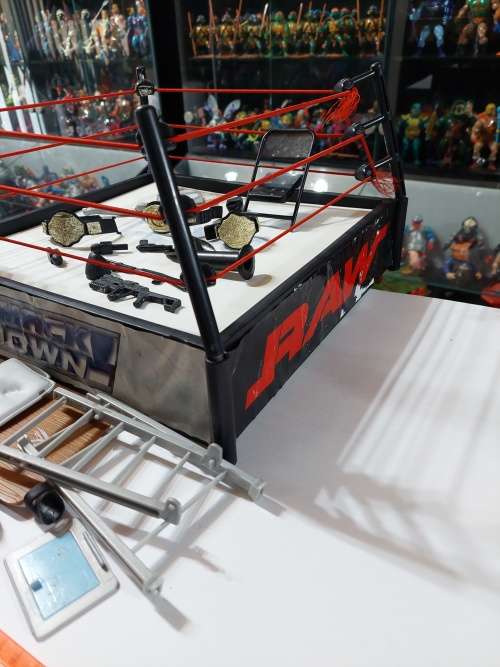 WWE 2005 WWE WRING WITH WEAPONS AND ACCESSORIES Wrestling Figure Jakks Pacific