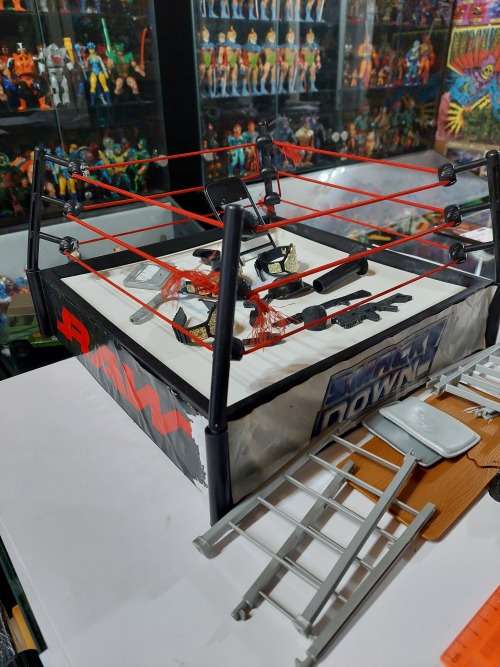 WWE 2005 WWE WRING WITH WEAPONS AND ACCESSORIES Wrestling Figure Jakks Pacific