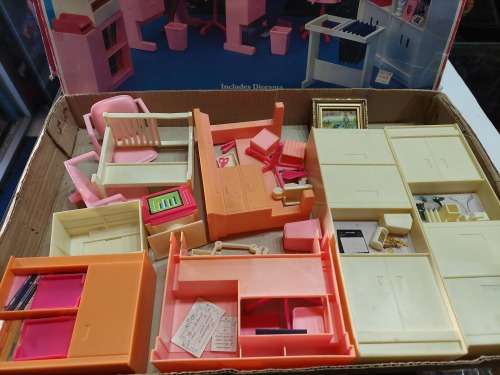 1983 BOXED ARCO FASHION DOLL OFFICE PLAY SET Vintage Figure