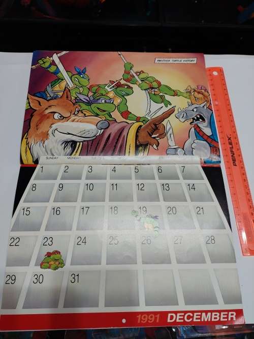 1990 TMNT HERO TURTLES CALENDAR Vintage Figure