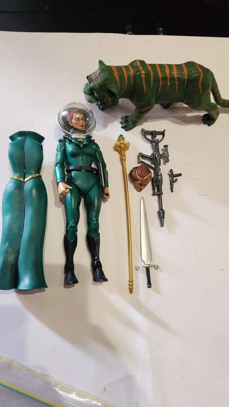 MOTUC Complete QUEEN MARLENA AND GRINGER Masters Of The Universe Classics Figure He-Man